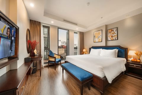 Suite Balcony, City View | Premium bedding, down comforters, memory foam beds, minibar