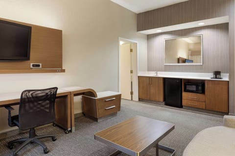 Suite, 1 Bedroom | Desk, laptop workspace, iron/ironing board, free cribs/infant beds