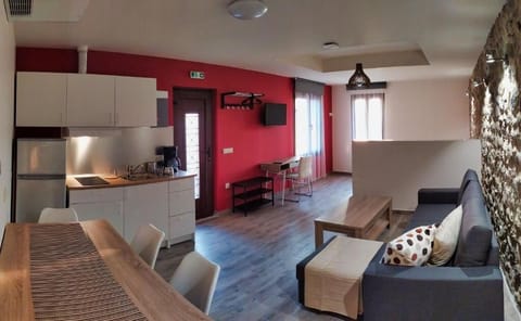 Deluxe Studio | Individually decorated, individually furnished, desk, blackout drapes