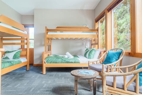 Private room with full bathroom, balcony and cove views | Free WiFi, bed sheets