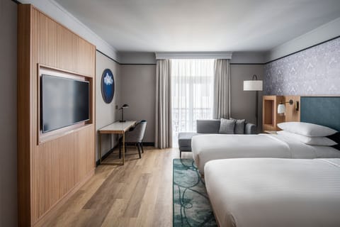 Premium bedding, in-room safe, desk, blackout drapes