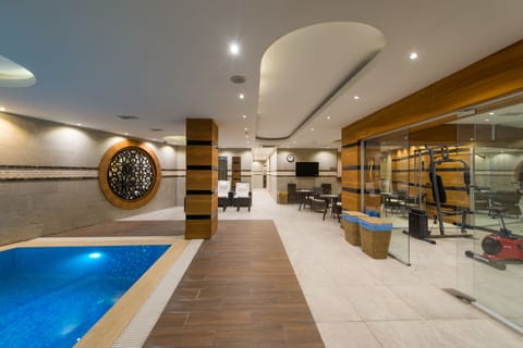 Indoor pool, sun loungers
