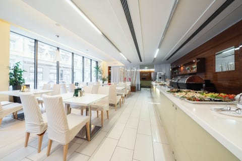 Daily buffet breakfast for a fee