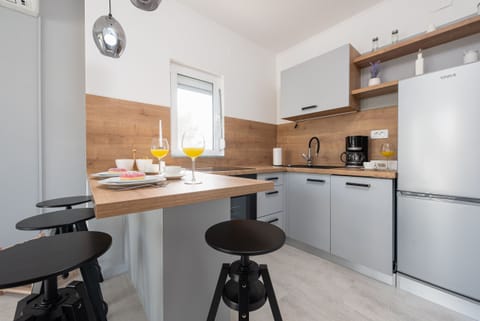 Villa, 4 Bedrooms, Private Pool, Mountain View | In-room dining