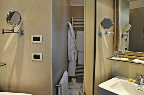 Combined shower/tub, free toiletries, hair dryer, bathrobes