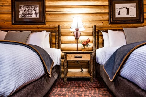 Deluxe Cabin | Hypo-allergenic bedding, in-room safe, blackout drapes