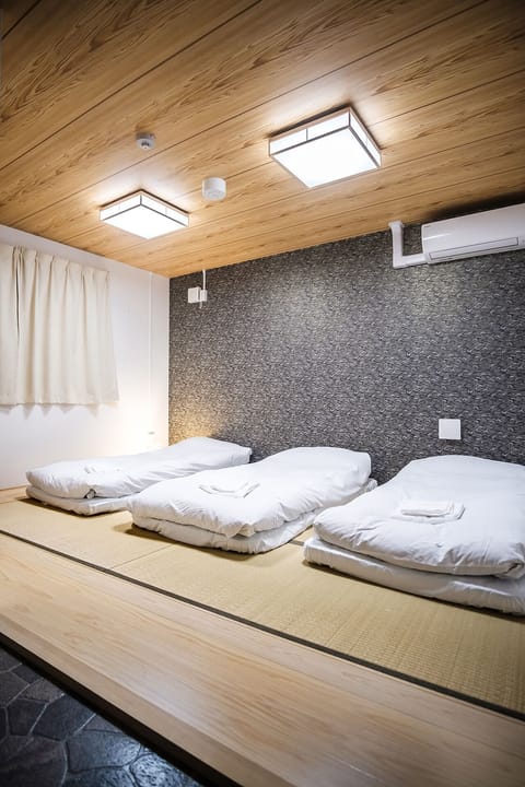 Quadruple Room | Free WiFi, bed sheets