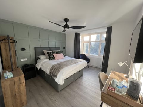 Deluxe Double or Twin Room | Premium bedding, pillowtop beds, free minibar, desk