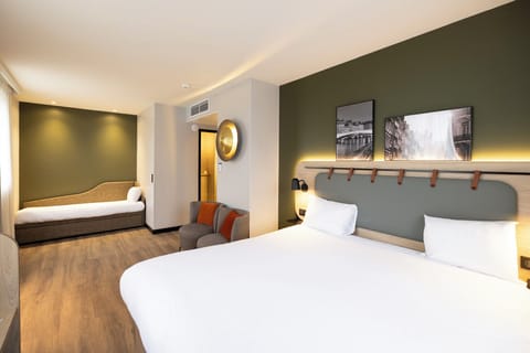 Next Generation, Family room | Premium bedding, in-room safe, desk, laptop workspace