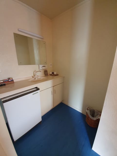Business Studio, Non Smoking, Ensuite | Private kitchenette | Fridge, microwave, electric kettle, toaster