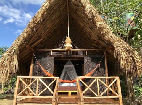 Deluxe Cabin, 1 King Bed, Garden View | WiFi (free), bed sheets