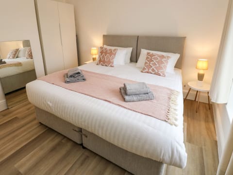 2 bedrooms, individually decorated, individually furnished, free WiFi