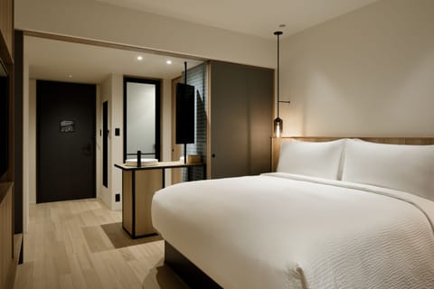 Standard Room, 1 King Bed | In-room safe, blackout drapes, WiFi (free), bed sheets