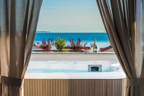 Exclusive Apartment, 4 Bedrooms, Hot Tub, Sea View | Terrace/patio