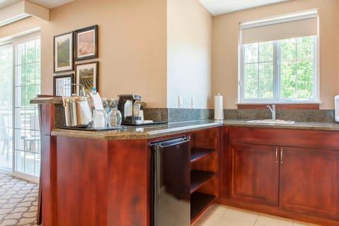 Junior Suite, 1 King Bed, Balcony | Hypo-allergenic bedding, in-room safe, desk, blackout drapes