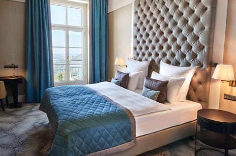 Suite (Rhine View) | 1 bedroom, hypo-allergenic bedding, minibar, in-room safe