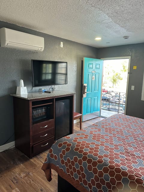 Family Suite, 2 Bedrooms | Desk, iron/ironing board, free WiFi