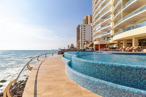 Comfort Condo | Terrace/patio