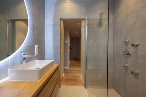 Triplex Apartment | Bathroom | Eco-friendly toiletries, hair dryer, towels, soap