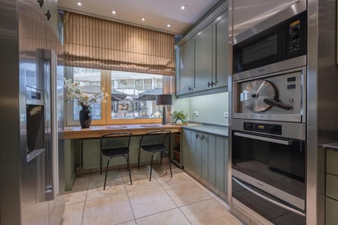 Triplex Apartment | Private kitchen | Coffee/tea maker, reusable coffee/tea filters