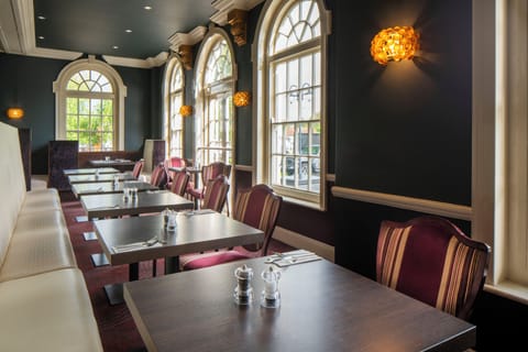 Breakfast, lunch and dinner served