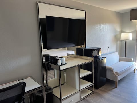 Pillowtop beds, desk, iron/ironing board, free WiFi