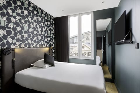 Single Room, Private Bathroom | In-room safe, desk, blackout drapes, soundproofing