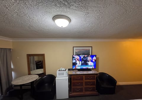 Standard Room | Desk, blackout drapes, iron/ironing board, free WiFi