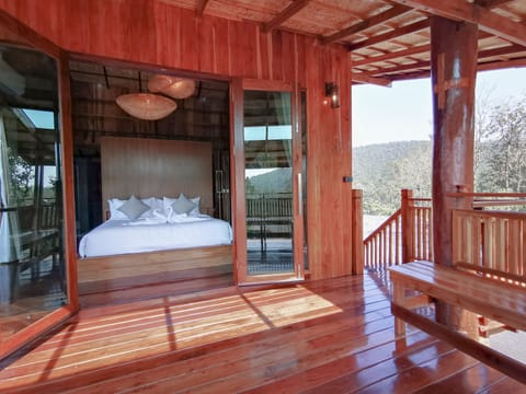 Premium bedding, minibar, blackout drapes, free WiFi