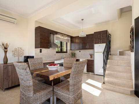 Superior Villa | Private kitchen | Full-size fridge, microwave, oven, stovetop