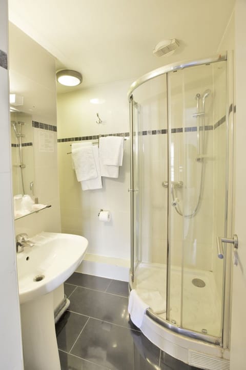 Shower, hydromassage showerhead, towels