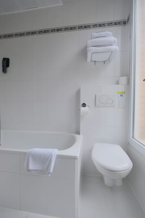 Twin Room | Bathroom | Shower, hair dryer, towels