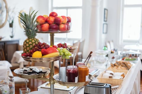 Daily buffet breakfast for a fee