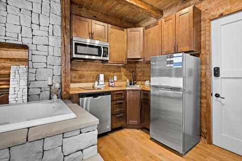 Signature Studio Suite, 1 King Bed, Jetted Tub | Private kitchen | Coffee/tea maker