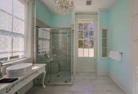 John and Elizabeth Klein's Grand Suite #9 | Bathroom | Shower, free toiletries, hair dryer, towels