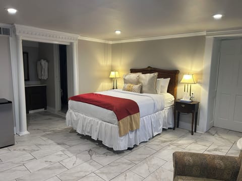 #22 Frank Klein | Individually decorated, individually furnished, iron/ironing board