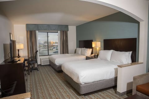 Down comforters, in-room safe, desk, iron/ironing board