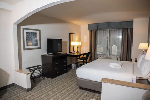 Down comforters, in-room safe, desk, iron/ironing board