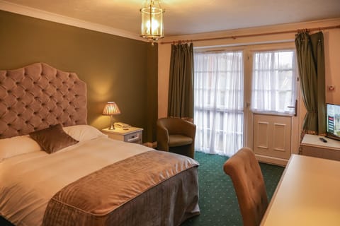 Double Room, Ensuite | Iron/ironing board, rollaway beds, free WiFi, bed sheets