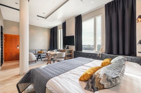 Junior Suite | Minibar, in-room safe, free WiFi, bed sheets