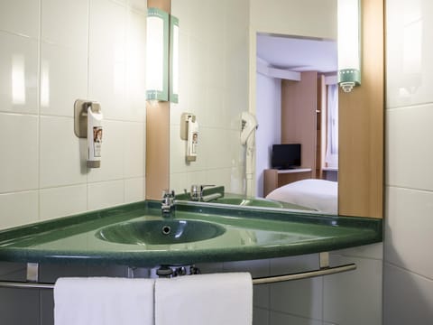 Shower, eco-friendly toiletries, hair dryer, towels