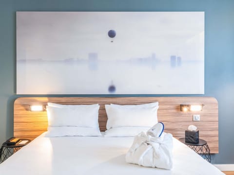 Premium bedding, in-room safe, desk, laptop workspace