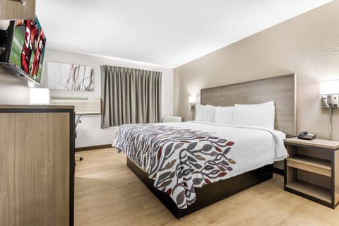 Superior Room, 1 King Bed, Non Smoking | Desk, blackout drapes, free WiFi, bed sheets