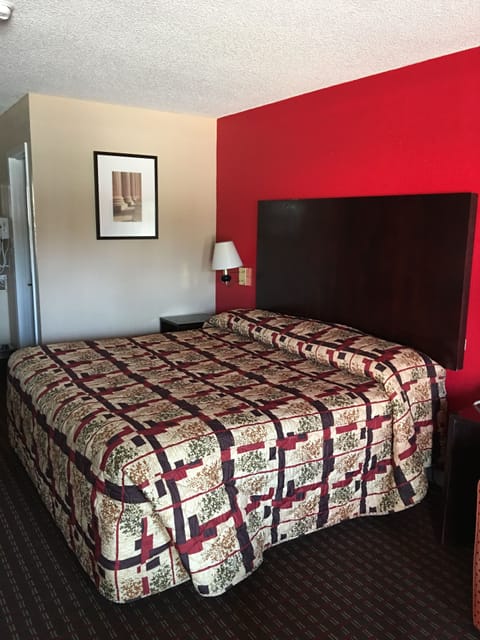 Soundproofing, free WiFi, bed sheets