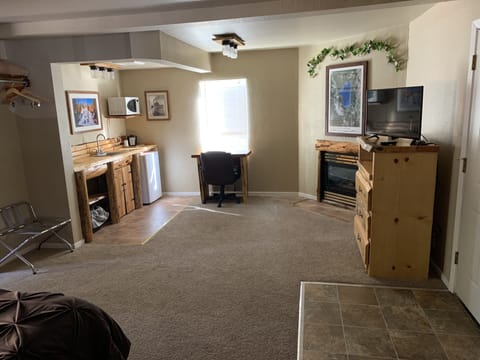 Honeymoon Suite | Premium bedding, individually decorated, individually furnished