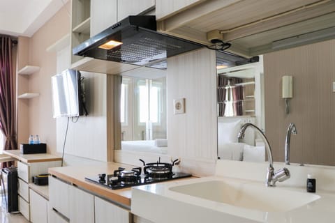 Studio | Private kitchen | Fridge, stovetop, cookware/dishes/utensils, dining tables