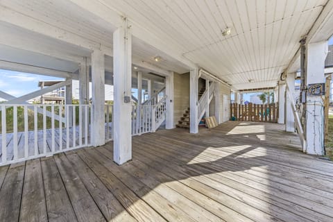 Signature House, 3 Bedrooms, Balcony | Terrace/patio