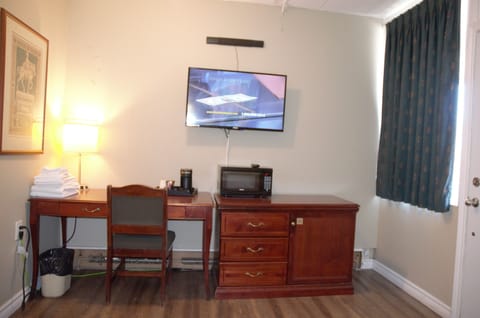 Classic Room | Bathroom amenities | Shower, rainfall showerhead, free toiletries, towels