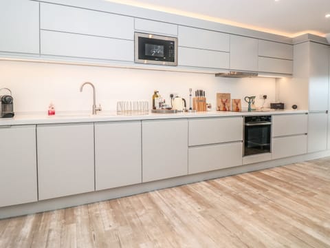 Fridge, dishwasher, electric kettle, toaster