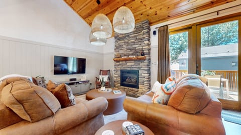 Condo, 2 Bedrooms | Living area | Smart TV
